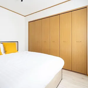  アパート House Honkan 日本
